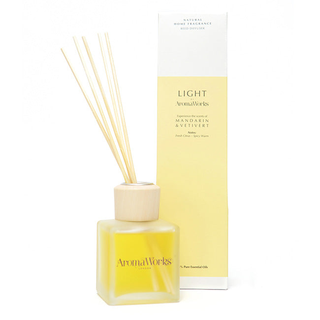 Light Reed Diffuser - Mandarin and Vetivert by Aromaworks for Unisex - 3.4 oz Reed Diffusers